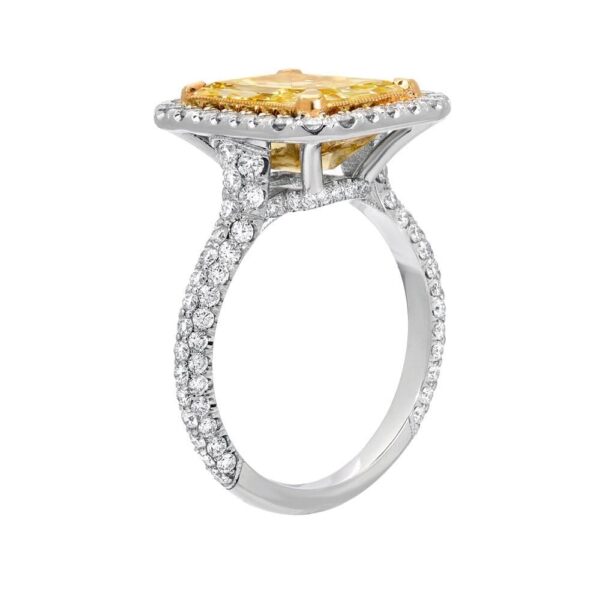 Pretty 3.20Ct Yellow Radiant Cut Halo Best Birthday Gift Ring For Mother - Image 4