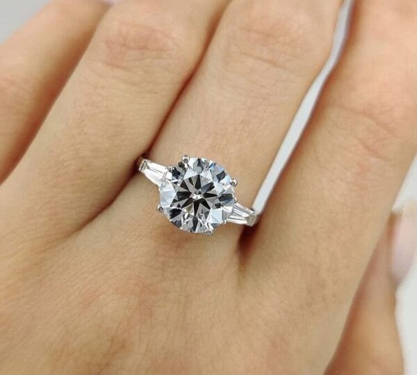 Round Three Stone Ring