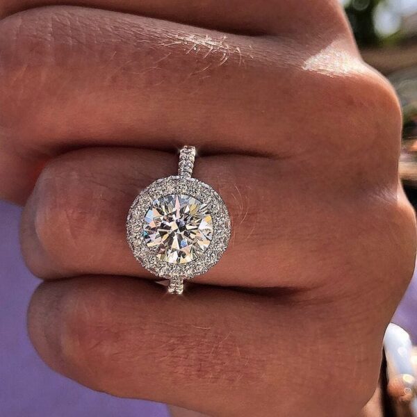 Round Cut Engagement Ring