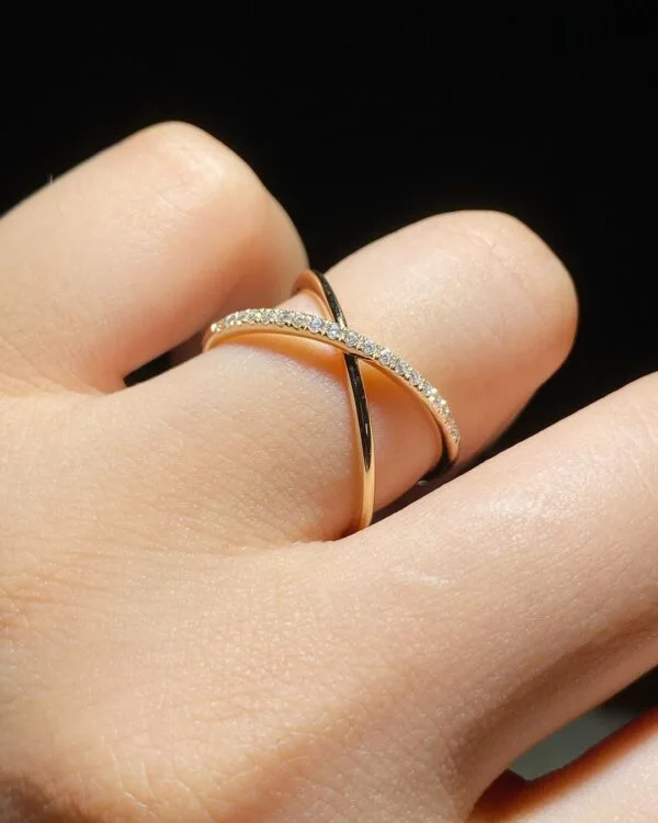 Round Criss Cross Band