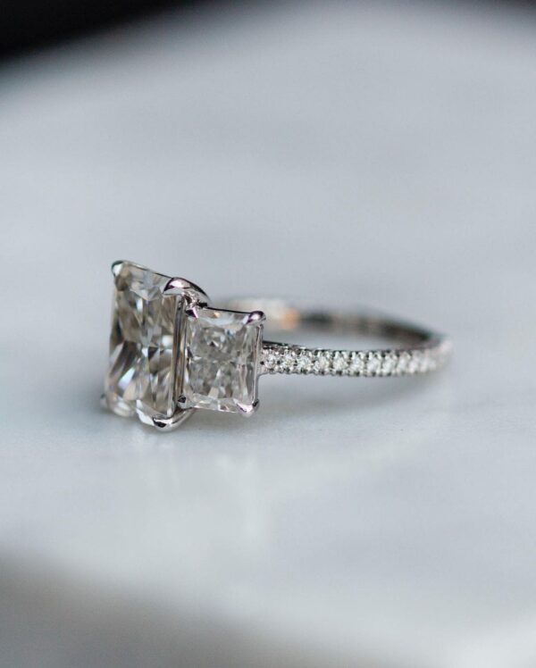 Pretty 3.30Ct White Radiant Cut Three Stone Best Wedding Ring For Bridal - Image 5