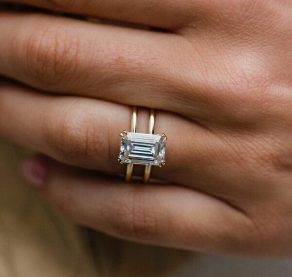 Emerald Solitaire Party Wear Ring