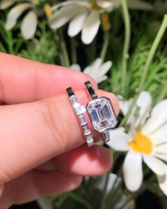 Emerald bezel ring set