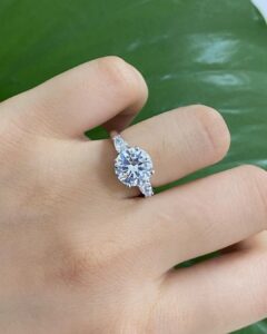 Round cut solitaire ring