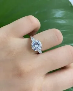 Round cut solitaire ring