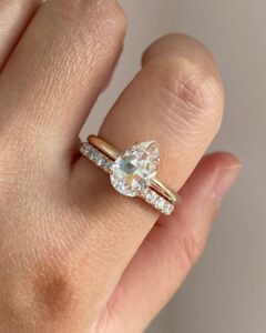 Pear Solitaire Ring Set