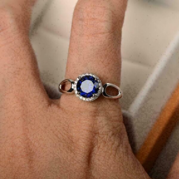 Pretty 2.2Ct Dark Blue Round Cut Halo Perfect Birthday Gift Ring For Mother - Image 3
