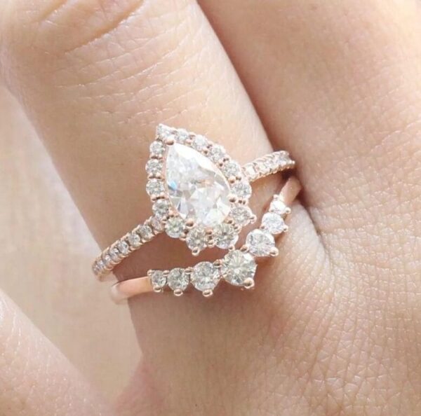 Pear Wedding Ring Set