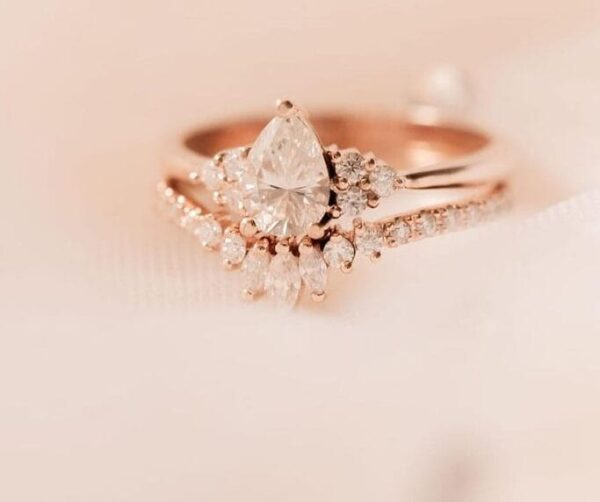 Pear Wedding Ring Set
