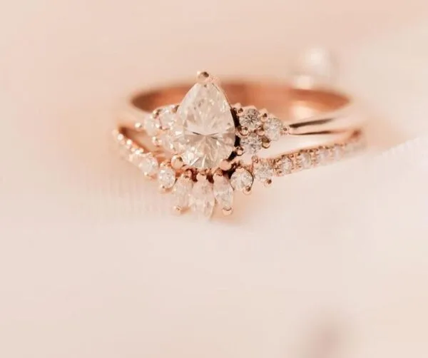 Pear Wedding Ring Set