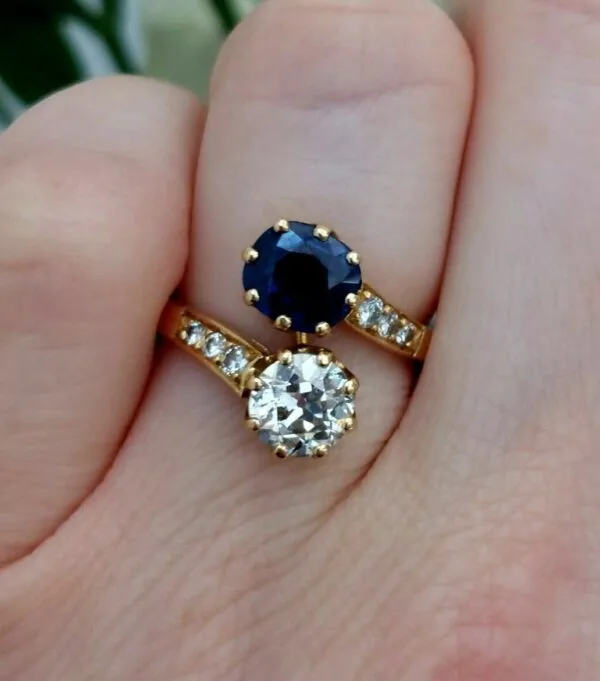 Round Cut Engagement Ring