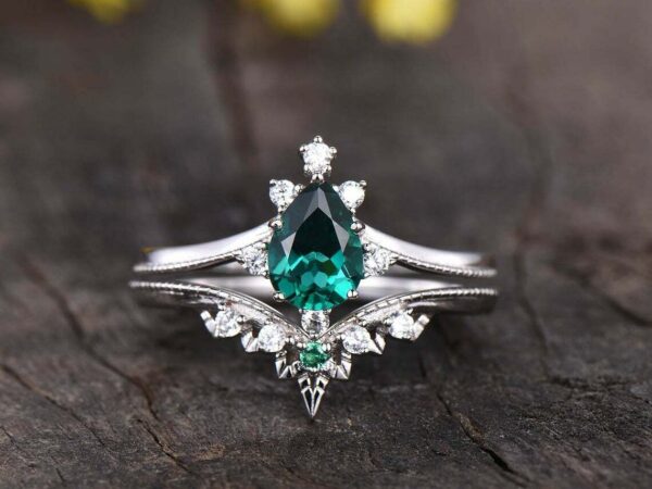 Pear Wedding Ring Set