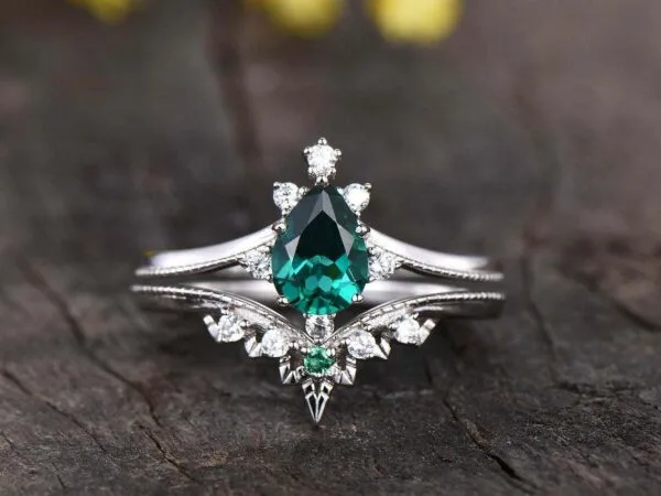 Pear Wedding Ring Set