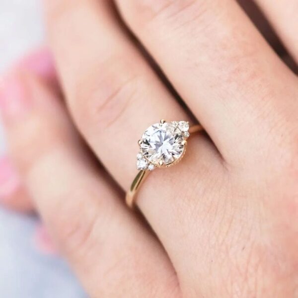 Glamorous 2.5Ct White Round Cut Solitaire Best Engagement Promise Ring For Fiancee - Image 3