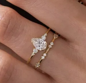 Pear Solitaire Ring Set