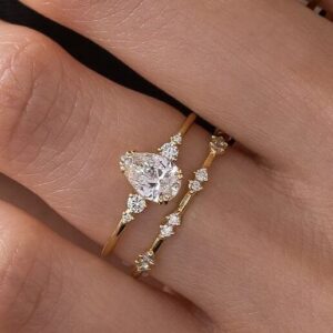 Pear Solitaire Ring Set