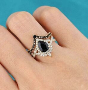 Black Pear Ring Set