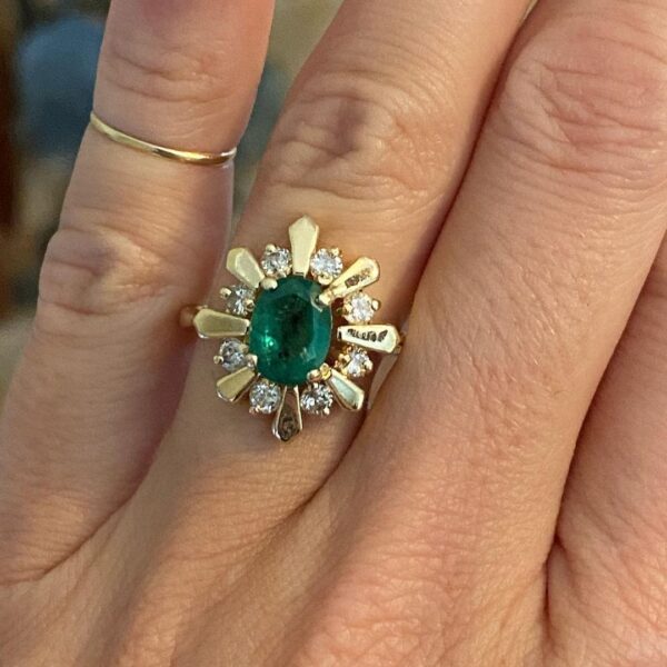 Pretty 2.5Ct Green Oval Cut Solitaire Perfect Engagement Promise Ring For Fiancee | Women's Gift - Image 3