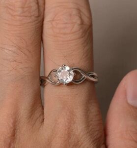 Round Cut Wedding Ring