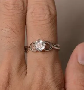 Round Cut Wedding Ring